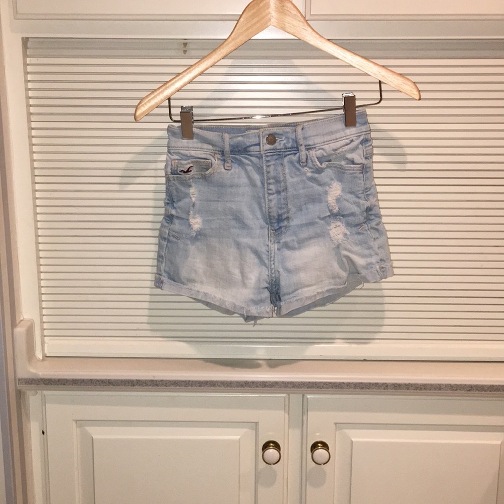 Women’sHollister high rise distressed denim shorts